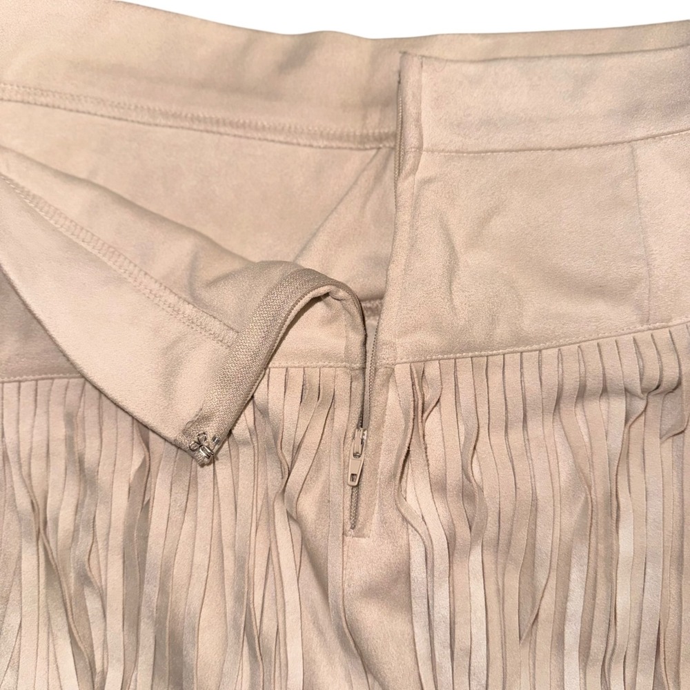 Francesca's Fringe Mini Skirt Women Size M Cream Faux Suede Western Boho NWT - Picture 7 of 10